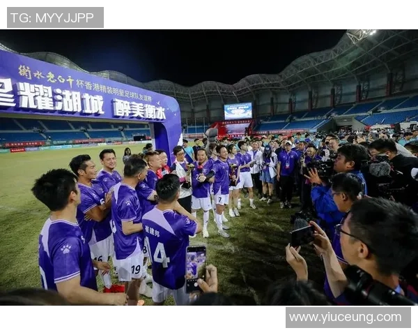 足球训练场地里的足球明星们如何塑造自己的职业生涯与竞技水平